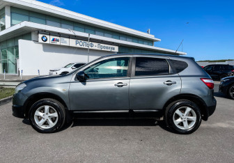 Подержанный автомобиль Nissan Qashqai 2010 года (8 фото)