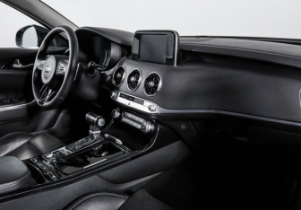 Подержанный автомобиль Kia Stinger 2018 года (9 фото)