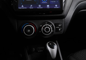 Подержанный автомобиль Kia Rio Hatchback 2014 года (16 фото)