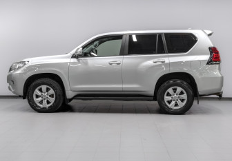 Подержанный автомобиль Toyota Land Cruiser Prado 2019 года (8 фото)