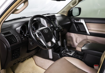 Подержанный автомобиль Toyota Land Cruiser Prado 2011 года (14 фото)