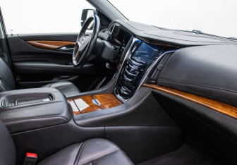 Подержанный автомобиль Cadillac Escalade Suv 2016 года (7 фото)