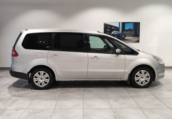 Подержанный автомобиль Ford Galaxy 2011 года (4 фото)