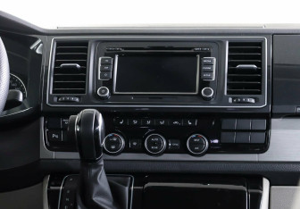 Подержанный автомобиль Volkswagen Multivan 2015 года (14 фото)