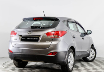 Подержанный автомобиль Hyundai ix35 2015 года (3 фото)
