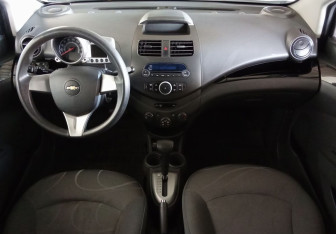 Подержанный автомобиль Chevrolet Spark 2014 года (9 фото)