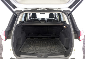 Подержанный автомобиль Ford Kuga 2013 года (10 фото)