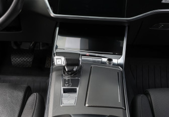 Подержанный автомобиль Audi A7 2021 года (14 фото)