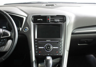 Подержанный автомобиль Ford Mondeo Sedan 2019 года (10 фото)