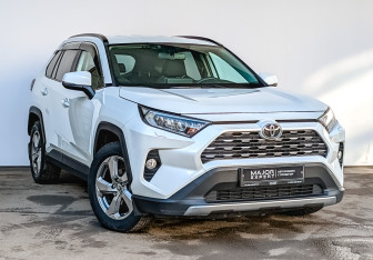 Подержанный автомобиль Toyota RAV4 2021 года (3 фото)