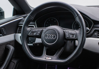 Подержанный автомобиль Audi A5 Coupe 2018 года (15 фото)