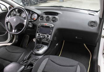 Подержанный автомобиль Peugeot 408 2016 года (11 фото)