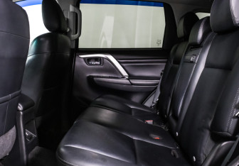 Подержанный автомобиль Mitsubishi Montero Sport 2022 года (12 фото)