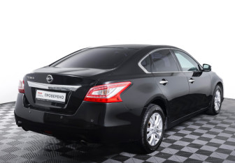 Подержанный автомобиль Nissan Teana 2014 года (5 фото)