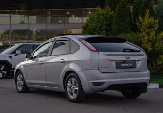 Подержанный автомобиль Ford Focus Hatchback 2010 года (5 фото)