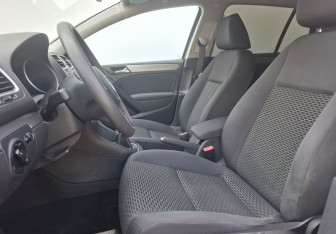 Подержанный автомобиль Volkswagen Golf Hatchback 2012 года (10 фото)
