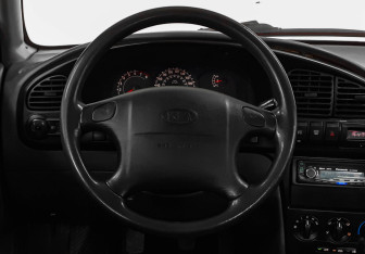 Подержанный автомобиль Kia Spectra Sedan 2006 года (11 фото)