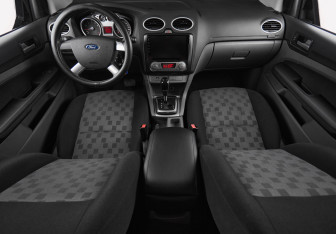 Подержанный автомобиль Ford Focus Hatchback 2009 года (15 фото)