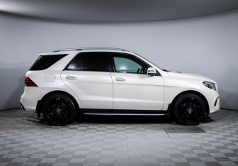 Подержанный автомобиль Mercedes-Benz GLE 2017 года (4 фото)