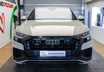 Подержанный автомобиль Audi Q8 2021 года (2 фото)