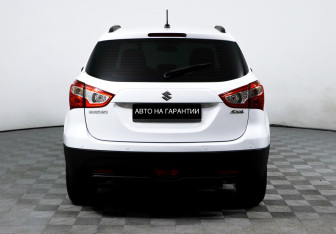 Подержанный автомобиль Suzuki SX4 Hatchback 2017 года (6 фото)