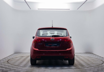 Подержанный автомобиль Kia Venga 2011 года (6 фото)