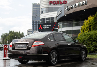 Подержанный автомобиль Nissan Teana 2013 года (4 фото)