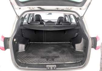 Подержанный автомобиль Hyundai ix35 2014 года (10 фото)