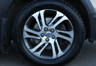 Подержанный автомобиль Volvo XC70 2011 года (20 фото)