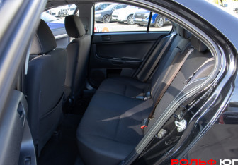 Подержанный автомобиль Mitsubishi Lancer Sedan 2014 года (7 фото)