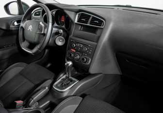 Подержанный автомобиль Citroen C4 Hatchback 2013 года (10 фото)