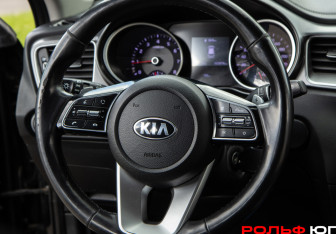 Подержанный автомобиль Kia Ceed Hatchback 2018 года (11 фото)