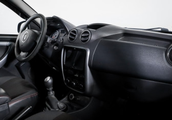 Подержанный автомобиль Renault Duster 2013 года (11 фото)