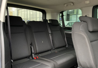 Подержанный автомобиль Peugeot Traveller 2020 года (20 фото)