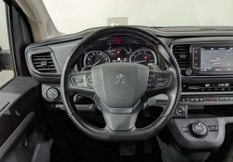 Подержанный автомобиль Peugeot Traveller 2018 года (19 фото)