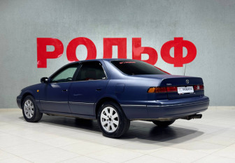Подержанный автомобиль Toyota Camry Sedan 1998 года (7 фото)