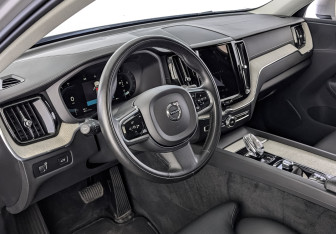 Подержанный автомобиль Volvo XC60 2021 года (15 фото)