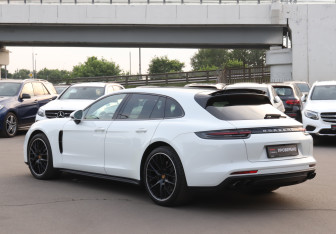 Подержанный автомобиль Porsche Panamera Wagon 2018 года (7 фото)