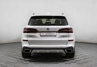Подержанный автомобиль BMW X5 2019 года (7 фото)