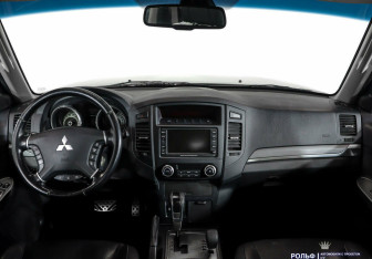 Подержанный автомобиль Mitsubishi Pajero 2012 года (7 фото)