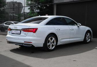 Подержанный автомобиль Audi A6 Sedan 2021 года (4 фото)