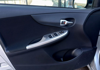 Подержанный автомобиль Toyota Corolla Sedan 2011 года (15 фото)