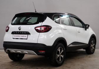 Подержанный автомобиль Renault Kaptur 2017 года (7 фото)