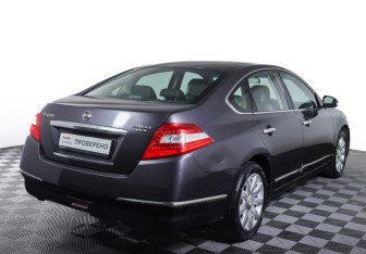 Подержанный автомобиль Nissan Teana 2010 года (5 фото)