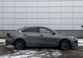 Подержанный автомобиль Kia Cerato Sedan 2022 года (4 фото)