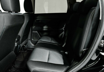 Подержанный автомобиль Mitsubishi Outlander 2017 года (11 фото)