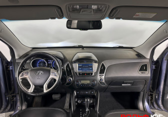 Подержанный автомобиль Hyundai ix35 2012 года (12 фото)