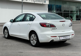 Подержанный автомобиль Mazda 3 Sedan 2012 года (7 фото)