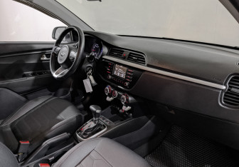 Подержанный автомобиль Kia Rio Sedan 2019 года (13 фото)