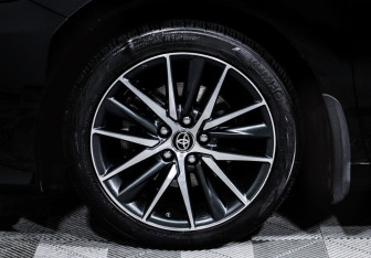 Подержанный автомобиль Toyota Camry Sedan 2021 года (15 фото)